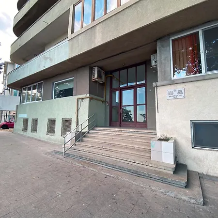 Apartament Lovely Next To Casino Konstanca